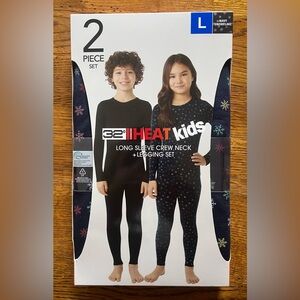 32° Heat kids two piece set. Navy Snowflake size L 12/14. New in box.